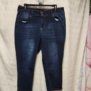 Sandpiper Dark Blue Cropped Jeans Nice & Stretchy! Comfy!